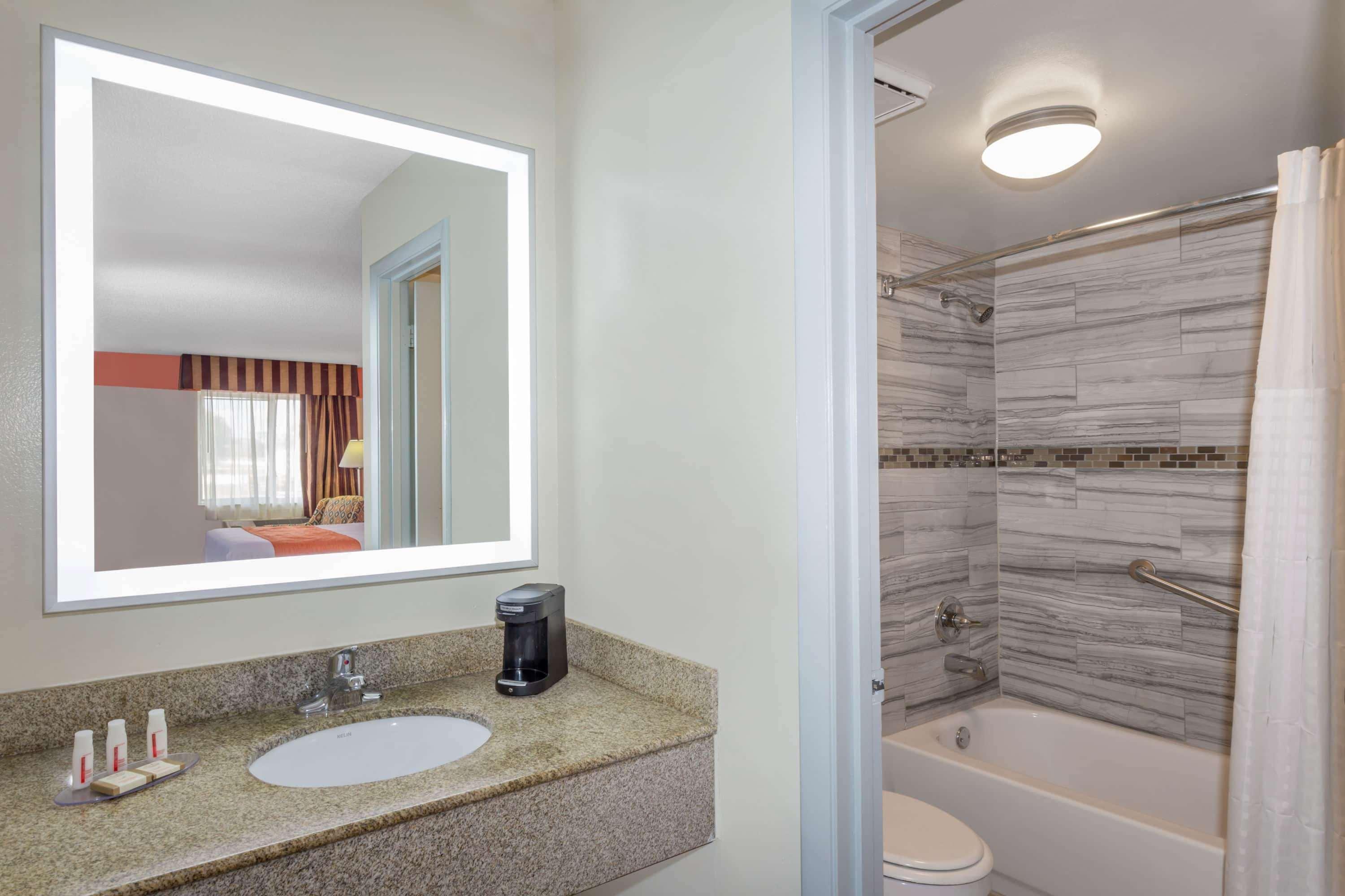 Howard Johnson By Wyndham Vero Beach/I-95 Bagian luar foto