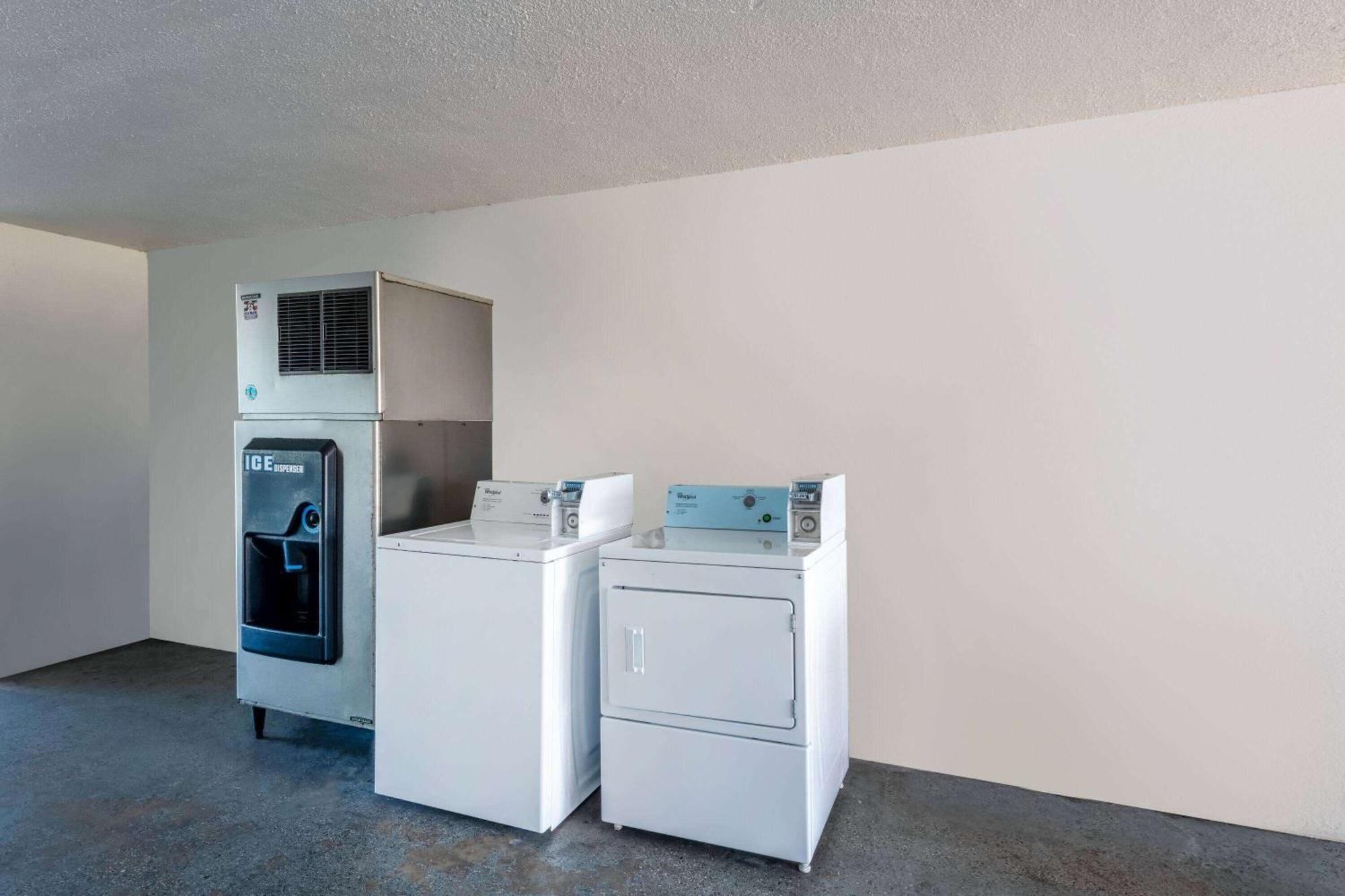 Howard Johnson By Wyndham Vero Beach/I-95 Bagian luar foto
