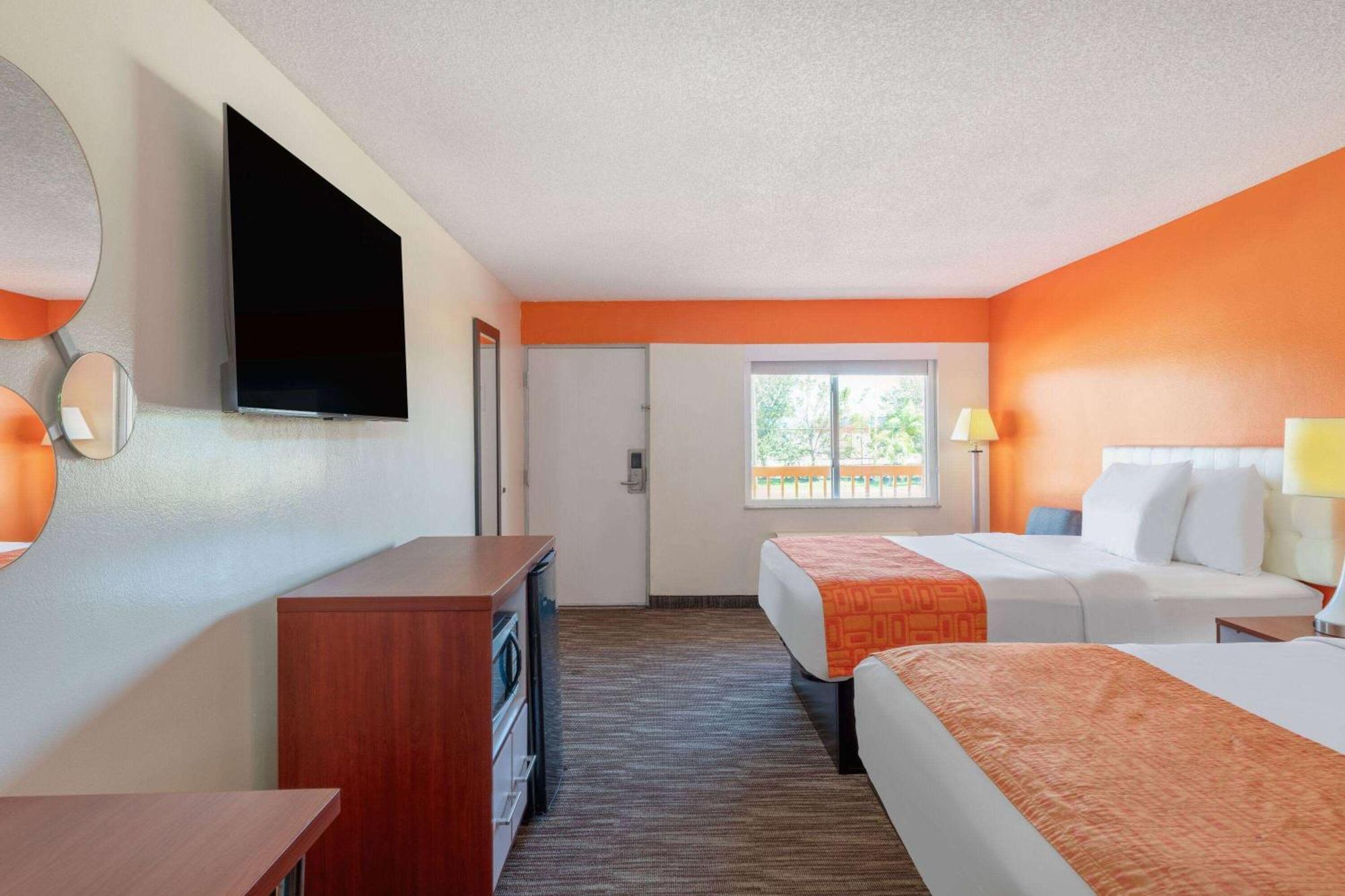 Howard Johnson By Wyndham Vero Beach/I-95 Bagian luar foto