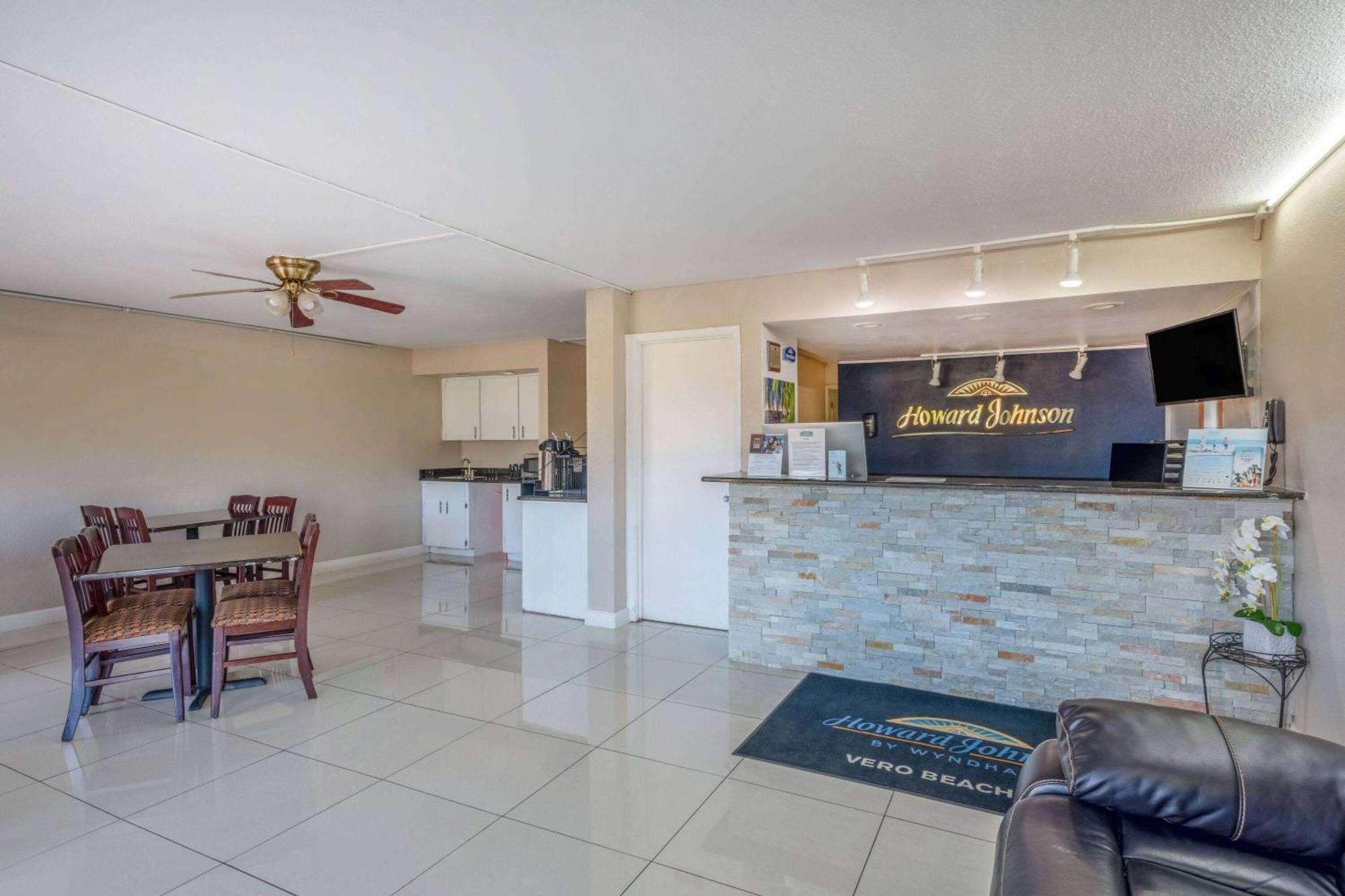 Howard Johnson By Wyndham Vero Beach/I-95 Bagian luar foto