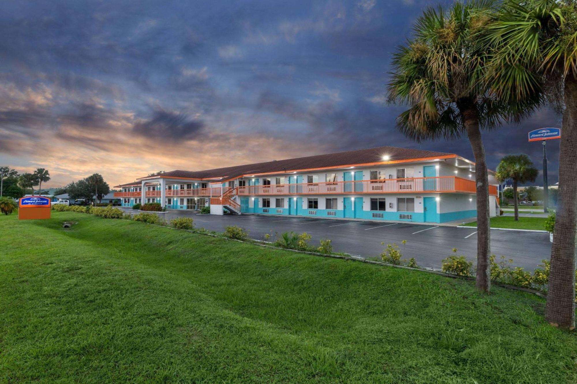 Howard Johnson By Wyndham Vero Beach/I-95 Bagian luar foto