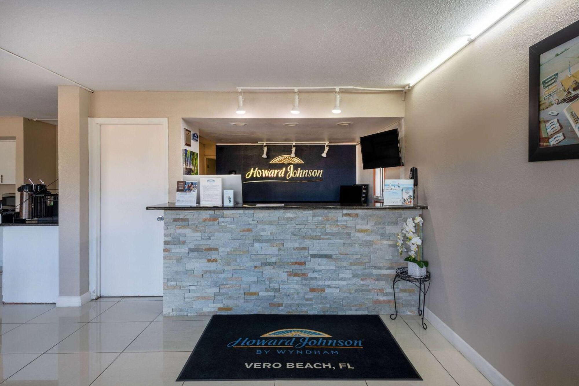 Howard Johnson By Wyndham Vero Beach/I-95 Bagian luar foto