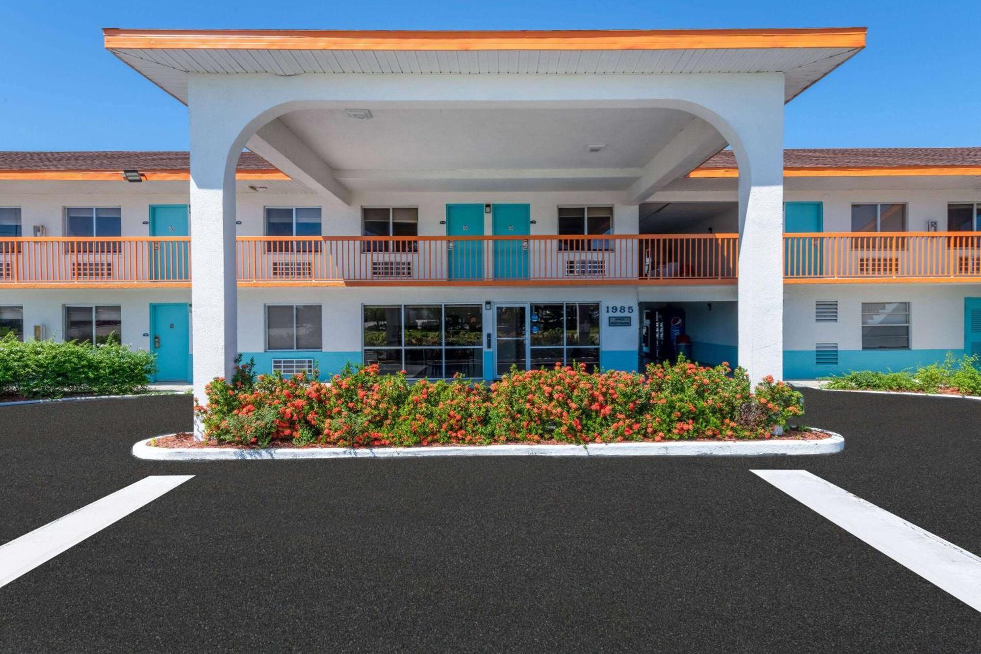 Howard Johnson By Wyndham Vero Beach/I-95 Bagian luar foto